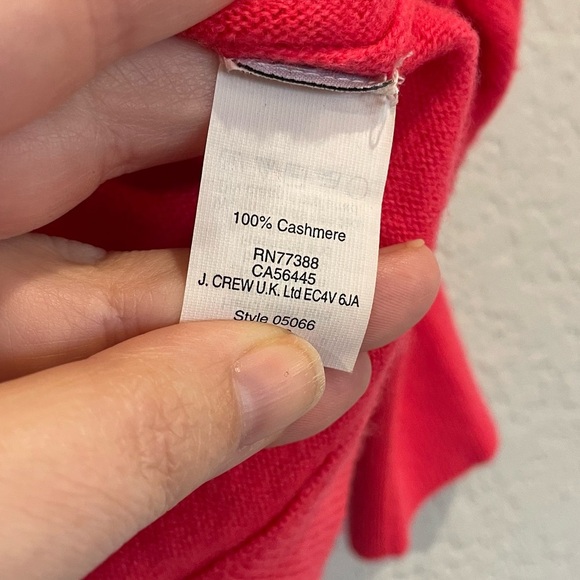 J. Crew 100% Italian Cashmere Crew Neck Sweater in Vivid Pink - Picture 4 of 4
